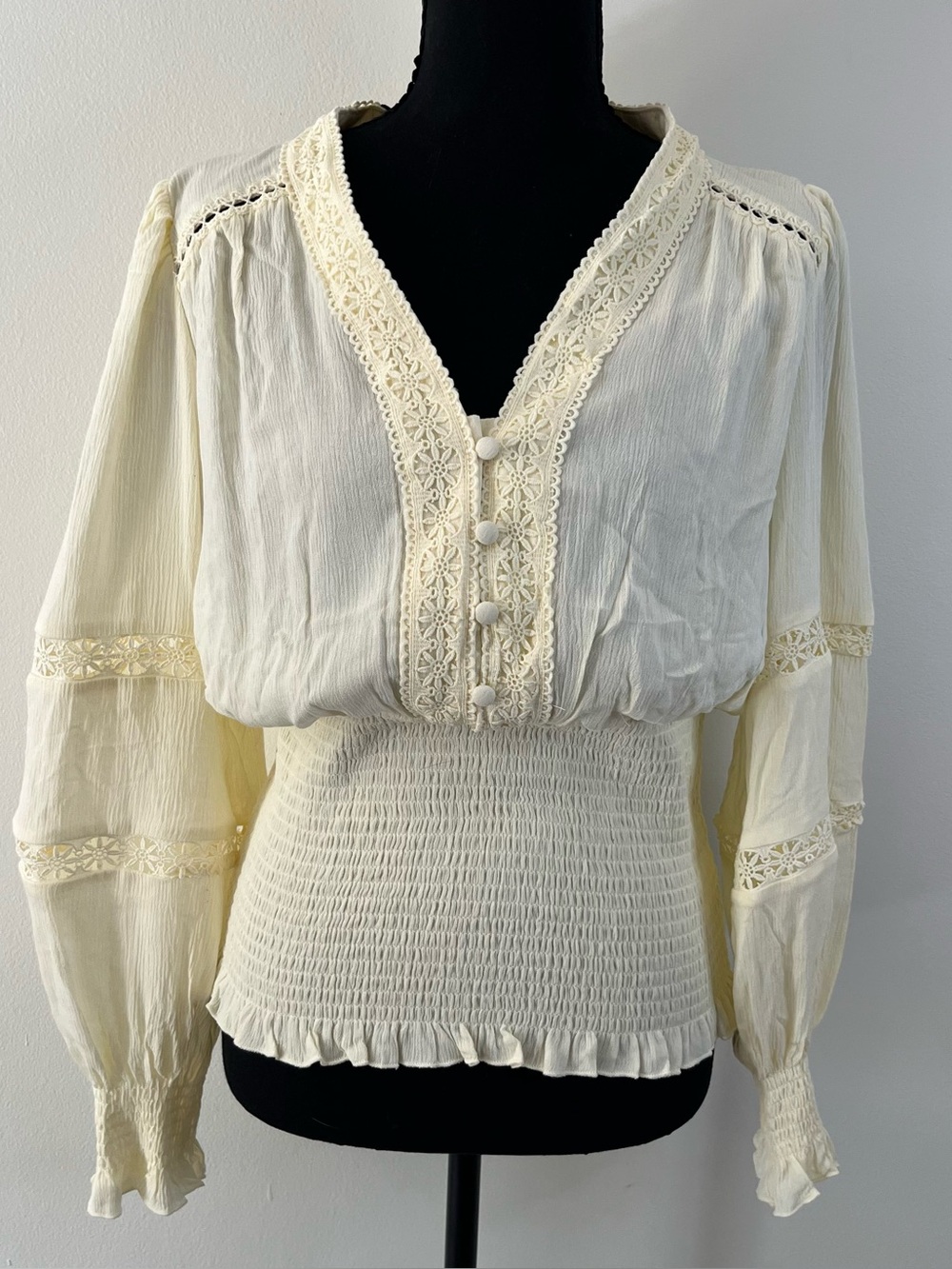 NWT Scarlet Darkness Cream Smocked Renaissance Peasant Balloon Sleeve Top M
